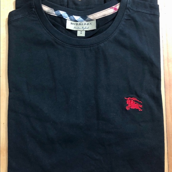 🔥🔥SOLD🔥🔥Authentic Burberry T-shirt - Picture 3 of 10
